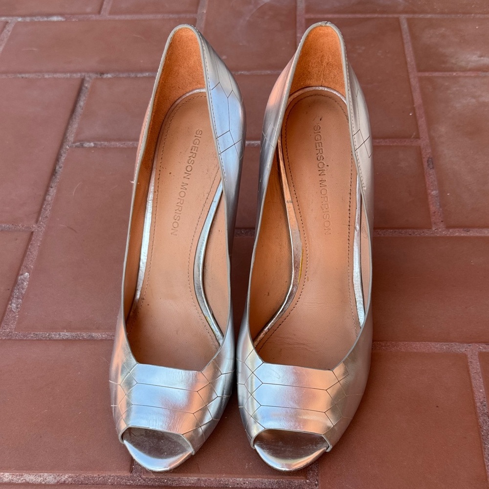 Sigerson Morrison Kitty Peep-Toe Silver Pumps, Metallic Silver Heels